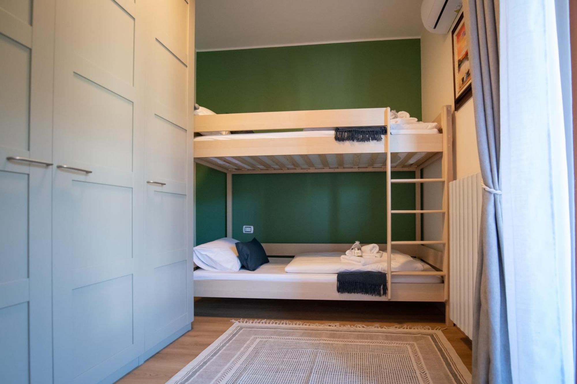 Residenza Lago Sereno Porto Ceresio Luaran gambar