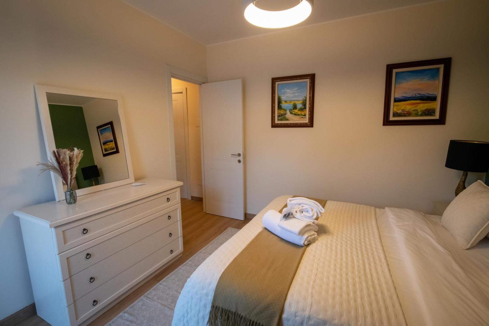 Residenza Lago Sereno Porto Ceresio Luaran gambar